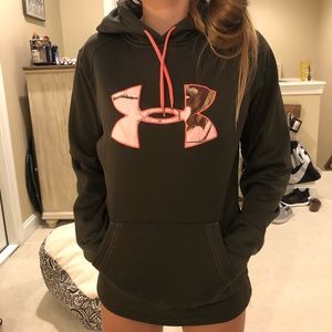 Under armour sweatshirt